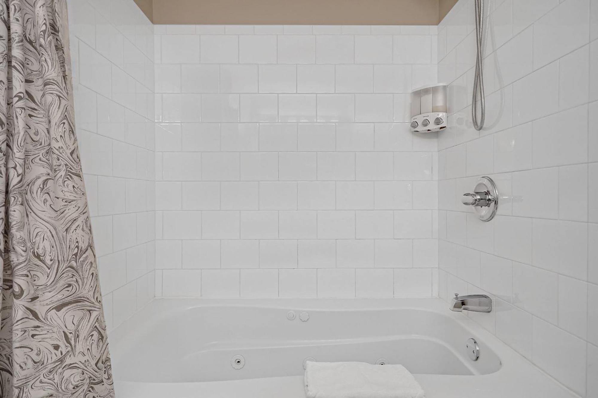 Lux Townhouse, Walk To All, Sleeps 6 Adults Louisville Esterno foto