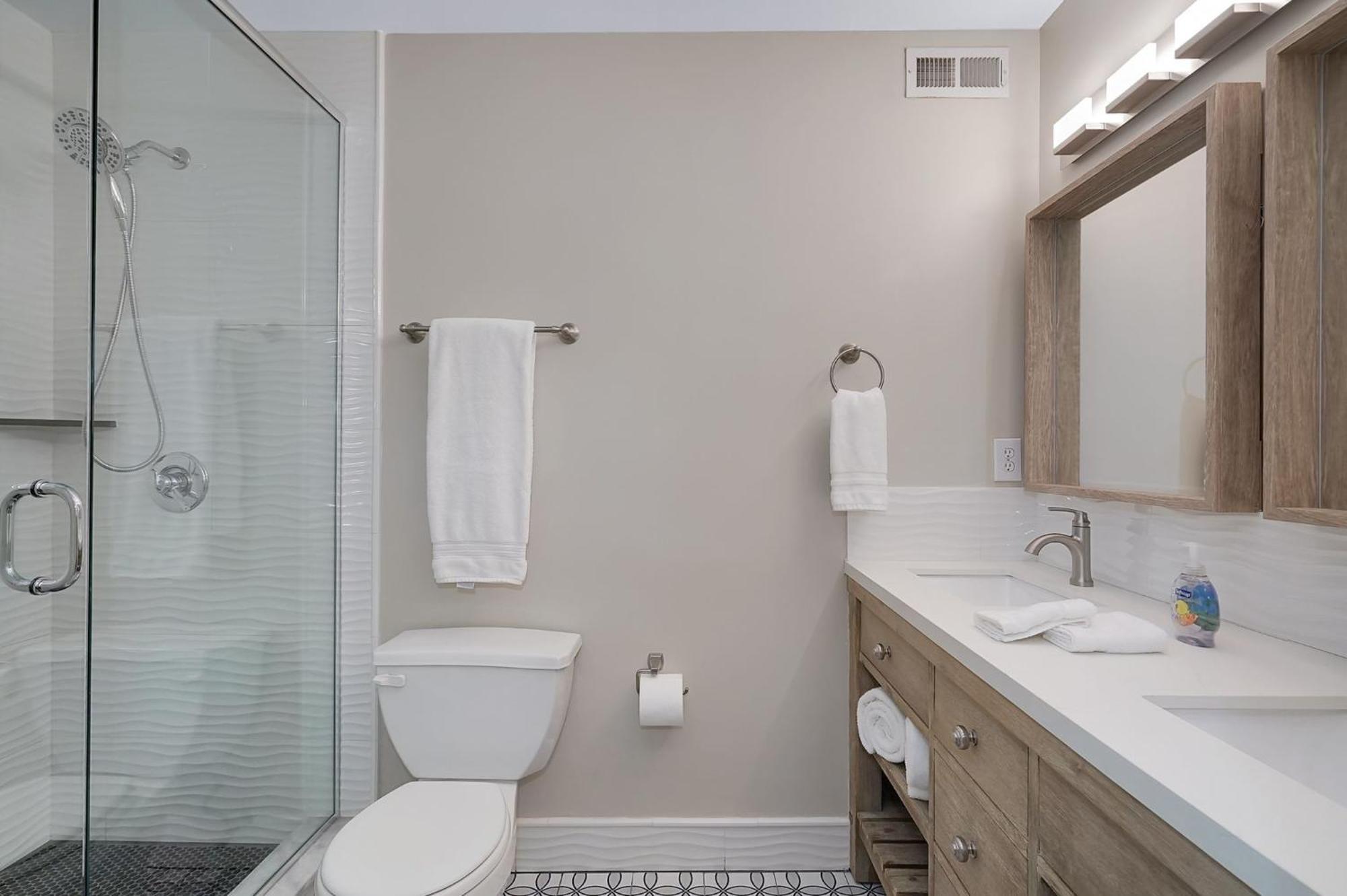 Lux Townhouse, Walk To All, Sleeps 6 Adults Louisville Esterno foto