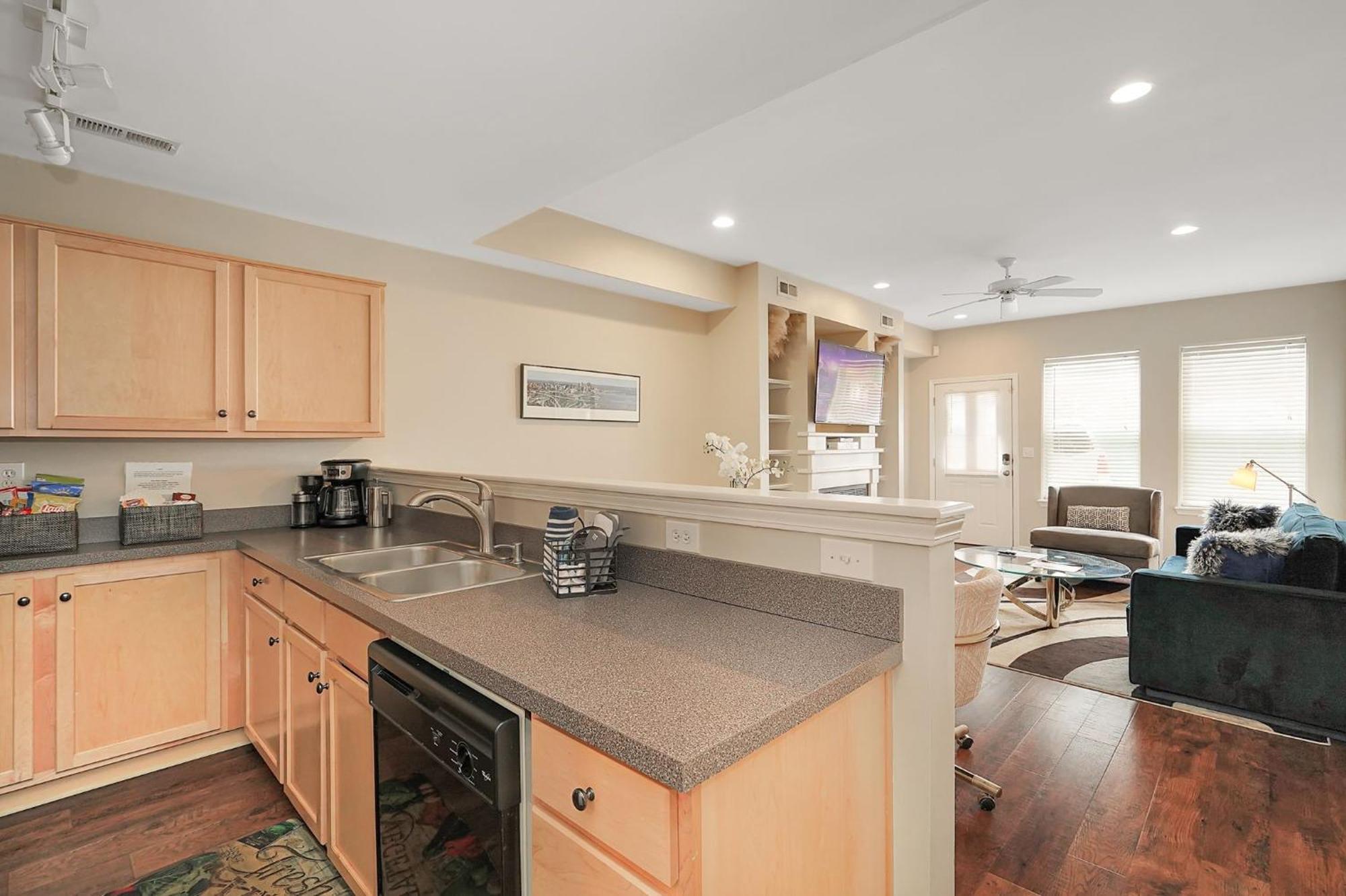 Lux Townhouse, Walk To All, Sleeps 6 Adults Louisville Esterno foto