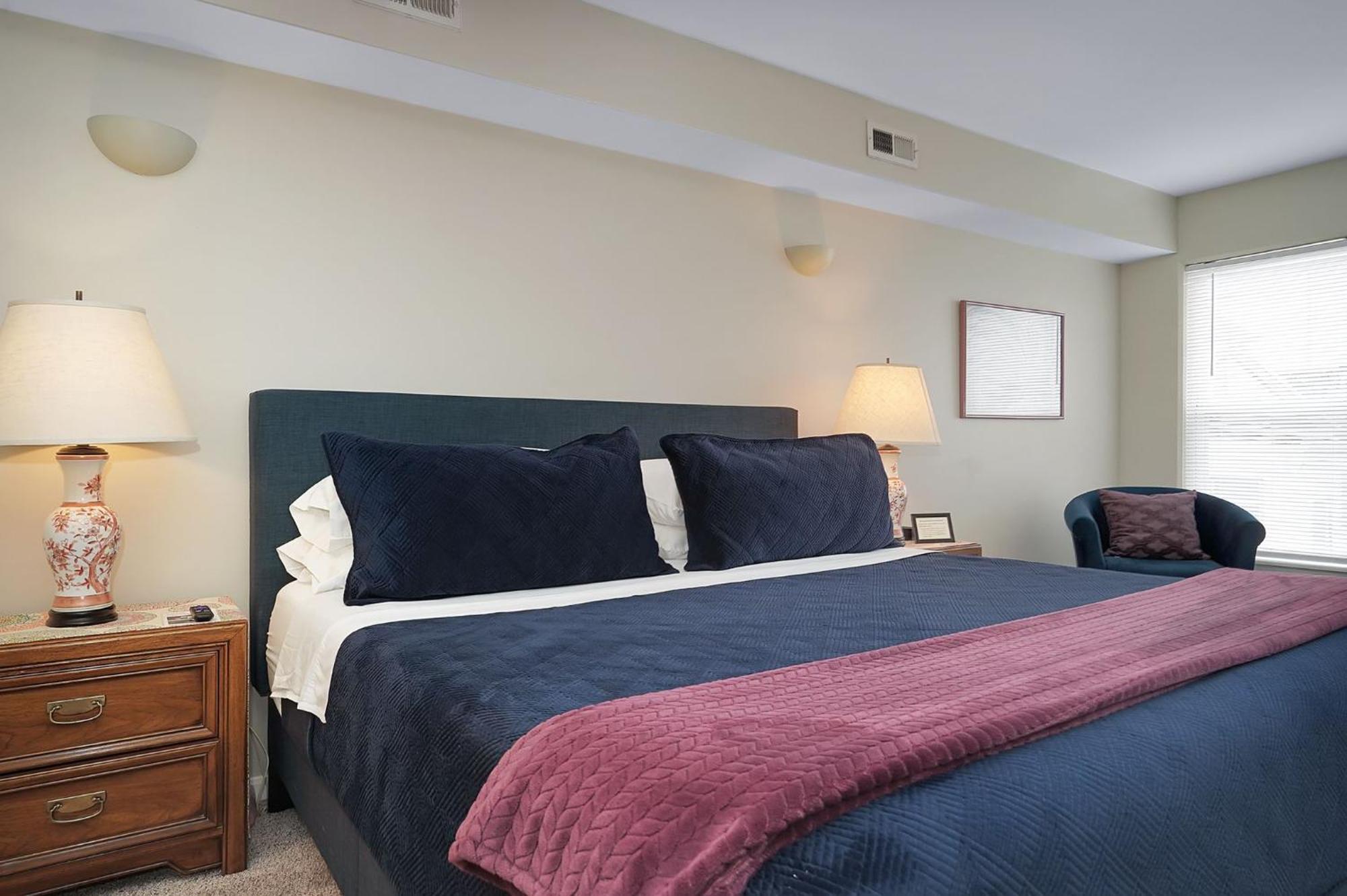Lux Townhouse, Walk To All, Sleeps 6 Adults Louisville Esterno foto