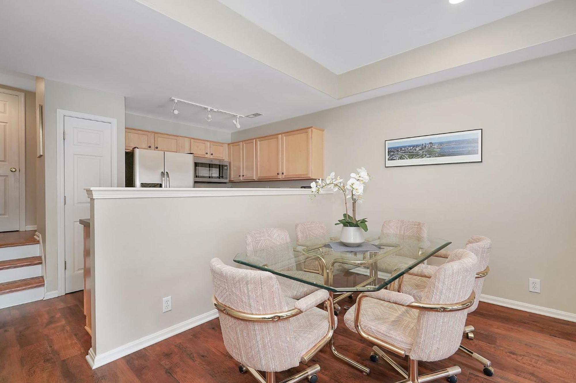 Lux Townhouse, Walk To All, Sleeps 6 Adults Louisville Esterno foto