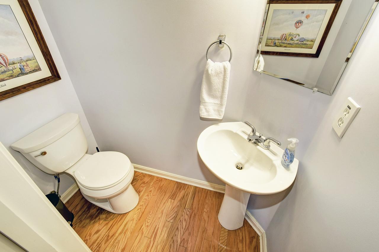 Lux Townhouse, Walk To All, Sleeps 6 Adults Louisville Esterno foto
